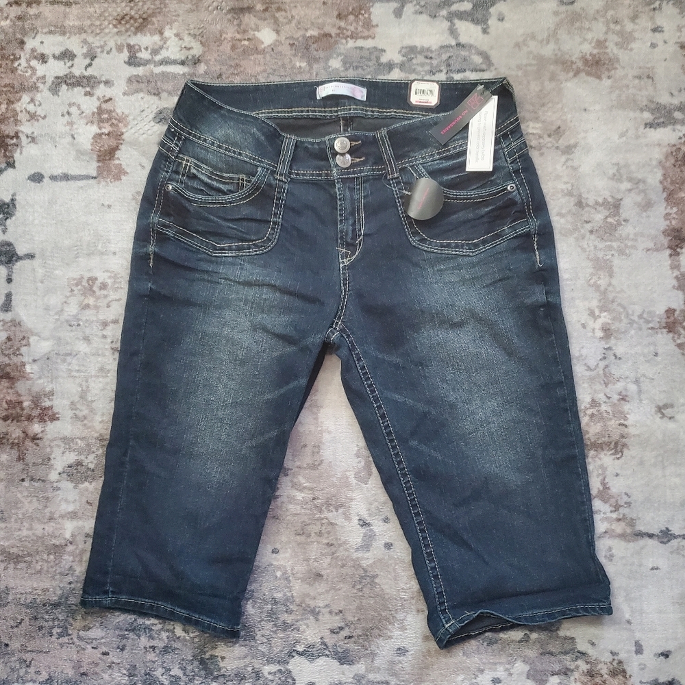 Nobo No Boundaries Juniors Belted Curvy Capri Dark Wash Size 15